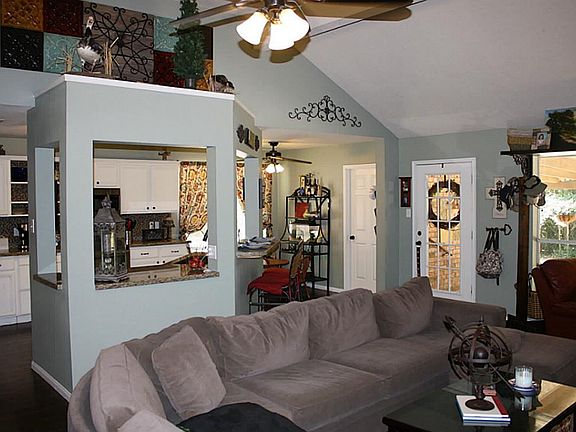 3rd image of 3 Scattered Oaks Dr