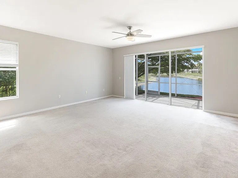1088 Oxford Ln #48 — Photo 4