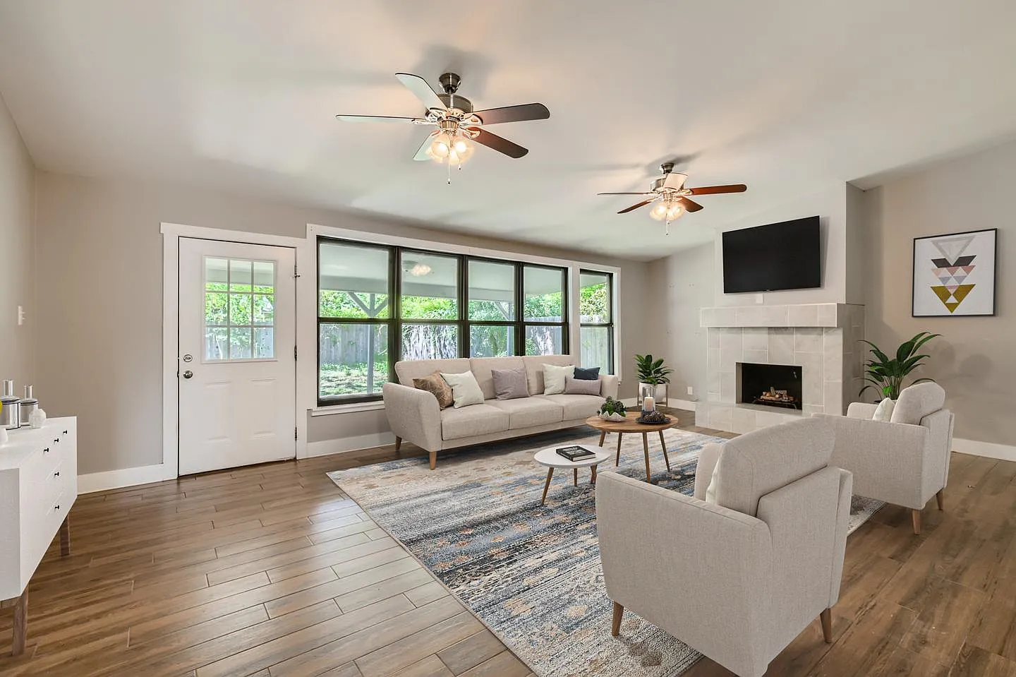 Beautifully updated Northwood home near Northridge Park — Photo 1