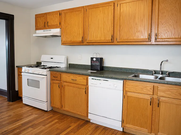 1305 E Hennepin Ave #HOUSE — Photo 4
