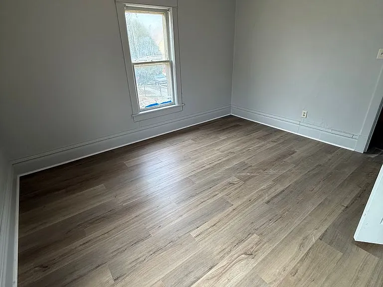 415 George St — Photo 7