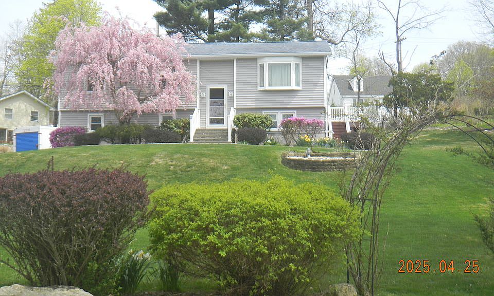 1st image of 119 Clubhouse Dr
