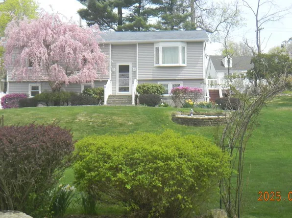 119 Clubhouse Dr, Kent Lakes, NY 10512