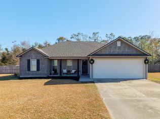 64 N Moody Dr, Ray City, GA 31645