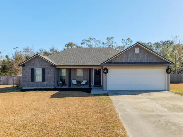 64 N Moody Dr, Ray City, GA 31645