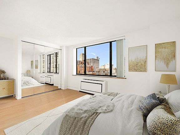 3rd image of 30 W 61st St APT 30E