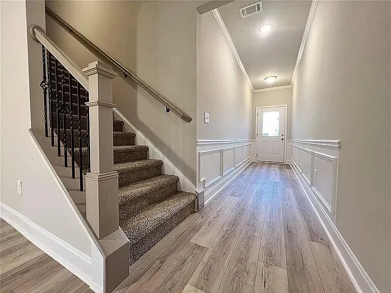 4 bed, 3.0 bath, 2351 sqft, $2,700 — Photo 3