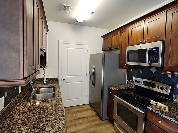 3rd image of 325 E Paces Ferry Rd NE APT 1409