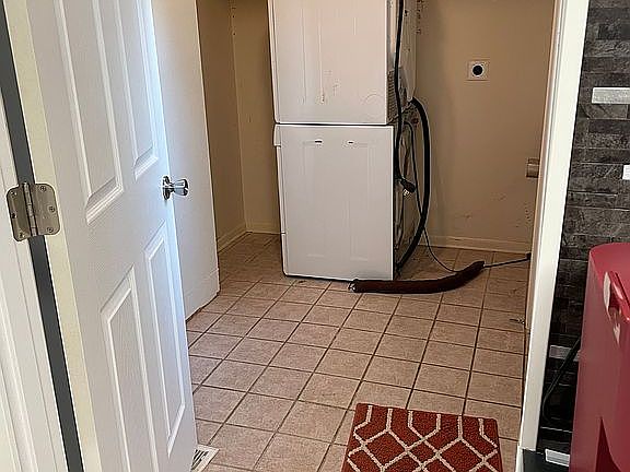 5th image of 7771 Park Ln
