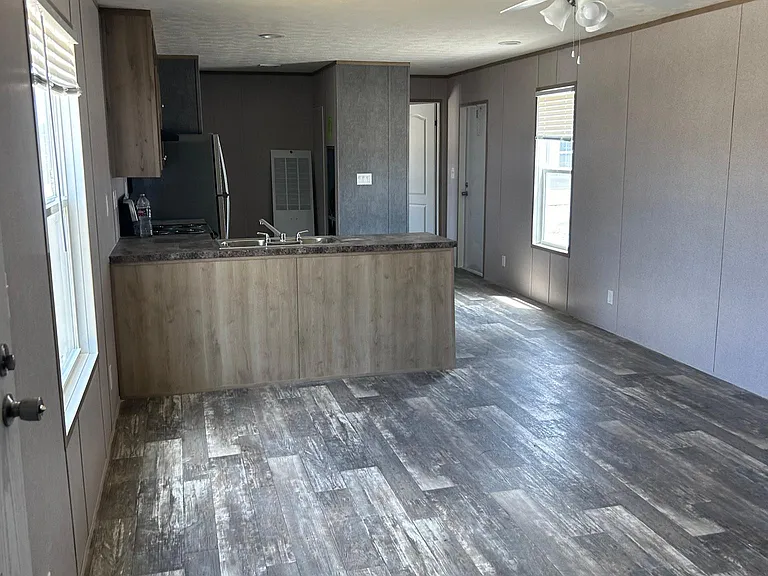 5670 E Austin St — Photo 3