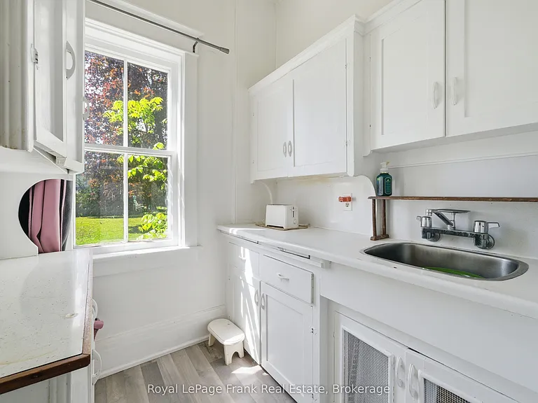 279 Kent St W — Photo 22