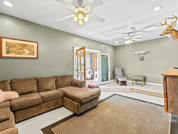 5th image of 422 E 600 North Rd