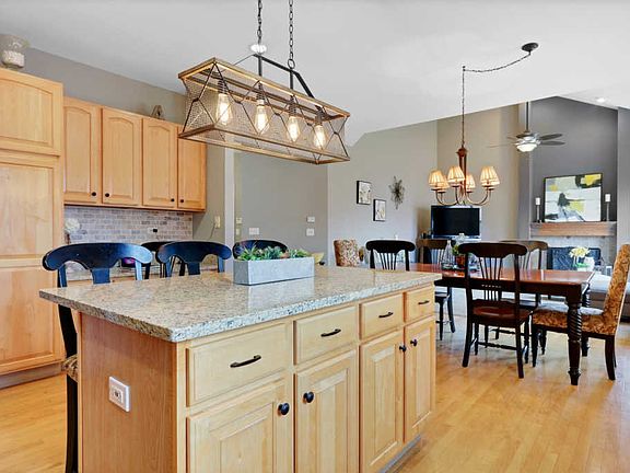 5th image of 550 Huntington Cir