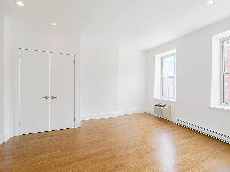 1355 2nd Ave #5C — Photo 2