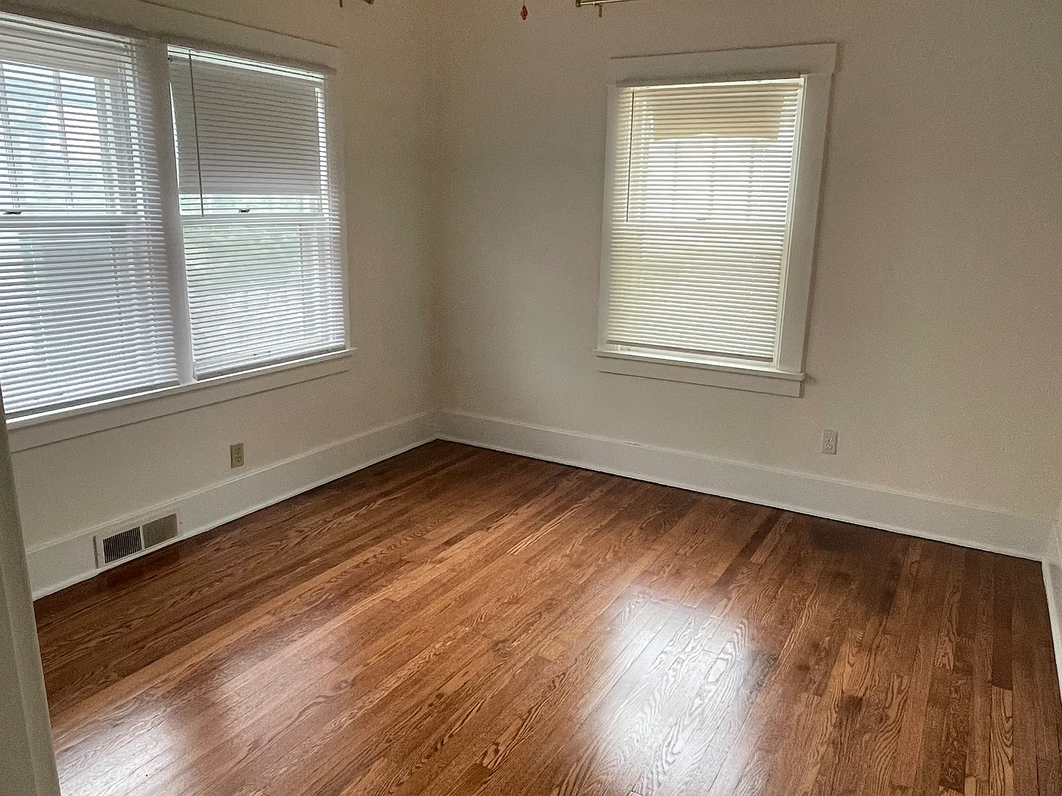 3 bed, 1387 sqft, $2,000 — Photo 4