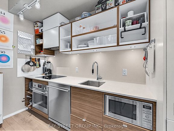4th image of 125 Peter St #1803