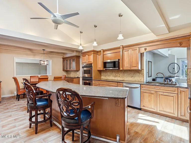 470 Monmouth Pl — Photo 18