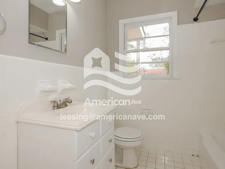 1067551_014_bathroom_13632942.jpg
