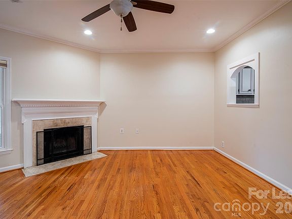 3rd image of 807 Greenleaf Ave
