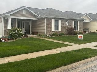 410 Greenbrier Ln, Lowell, IN 46356