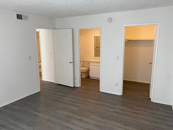 5th image of 10926 Huston St APT 101