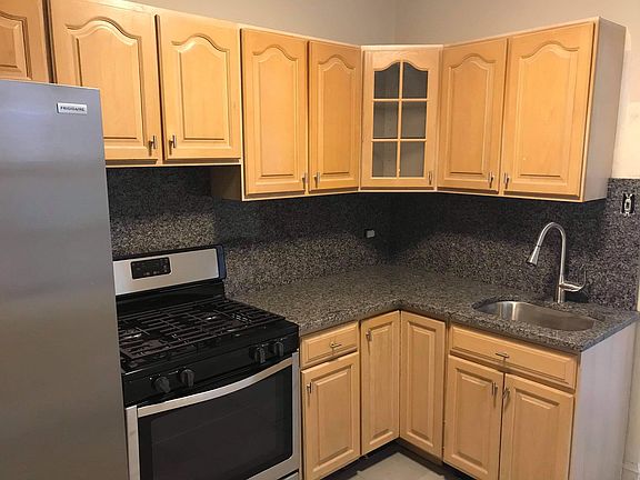 4th image of 3048 N Ashland Ave #3F