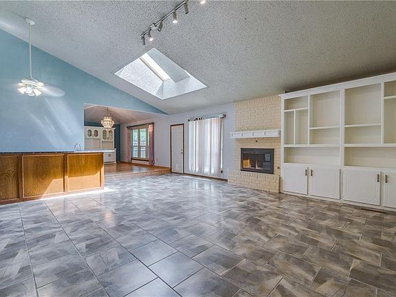 3rd image of 200 Wellington Ln