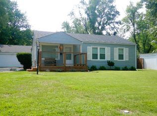 3925 SW Drury Ln, Topeka, KS 66604