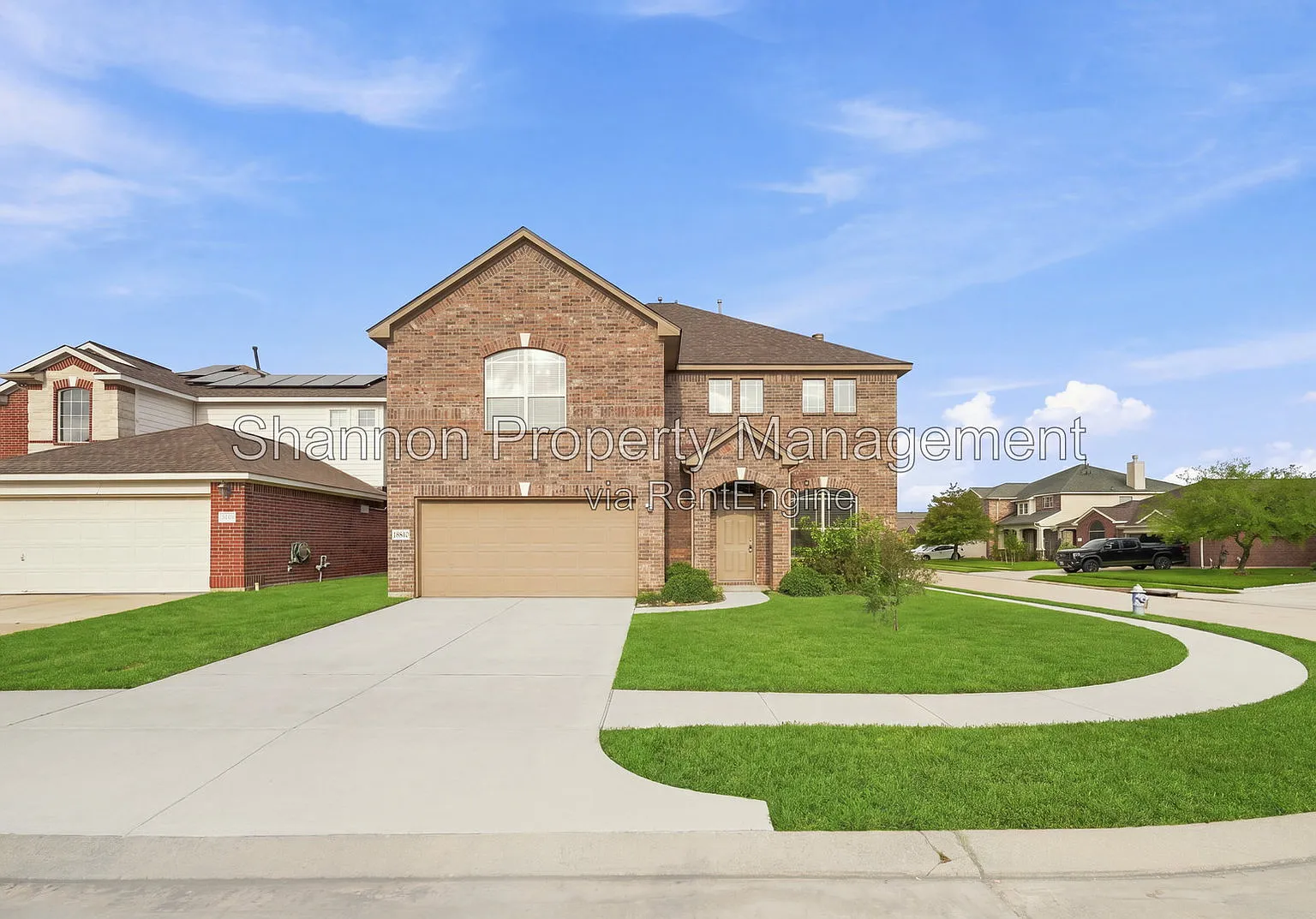 4 bed, 2.5 bath, 2860 sqft, $2,300 — Photo 2