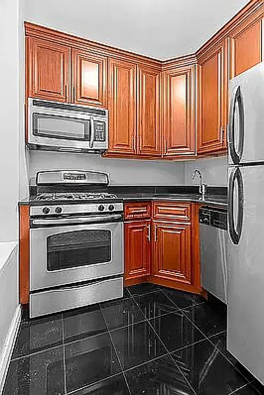 150 W 47th St — Photo 3
