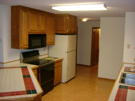 2nd image of 921 32nd Ave S APT 1B