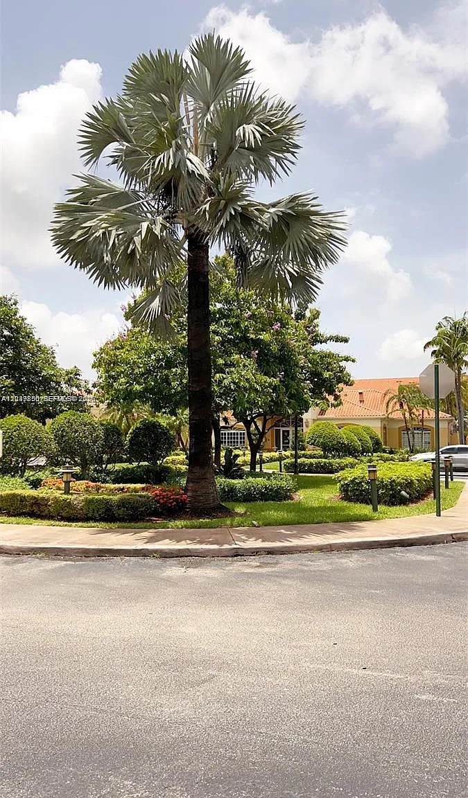 Palm Gardens At Doral Con — Photo 3