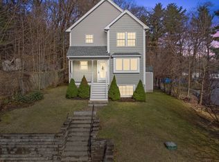 61 Waverly Rd, Woburn, MA 01801