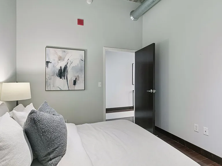 618 Washington Ave N #500 — Photo 16