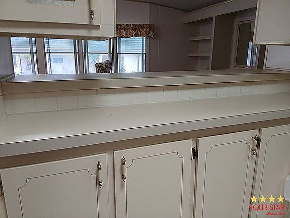 5th image of 370 Kingslake Dr #370