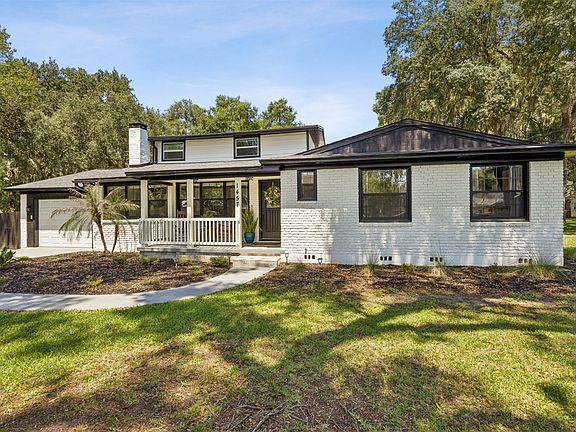 3rd image of 1457 Holly Dr