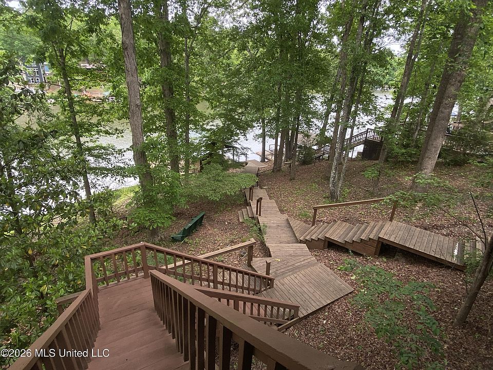 1st image of 494 Lakeview Dr