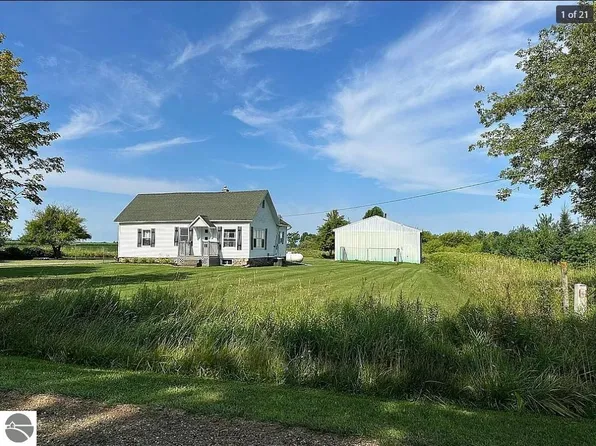 6100 S Chapin Rd, Saint Charles, MI 48655