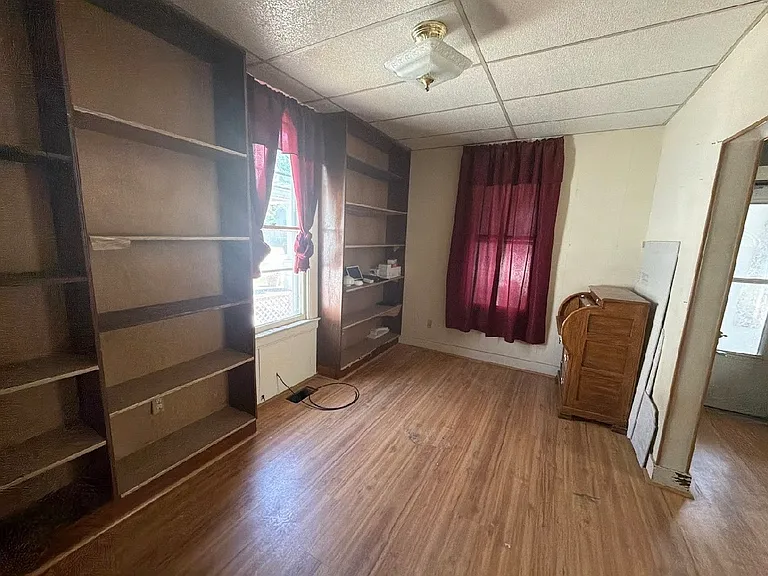 721 S Matthew St — Photo 4