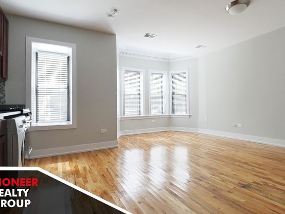 3rd image of 550 W Arlington Pl #550102