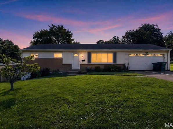 5500 Donbar Dr, Saint Louis, MO 63121