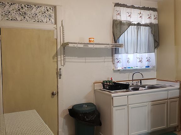 3rd image of 4829 Margaretta Ave #1F