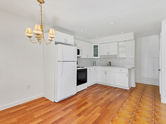 3rd image of 8701 SW 141st St APT E8