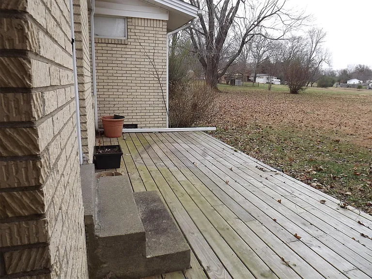 1604 Belmont Ct — Photo 8