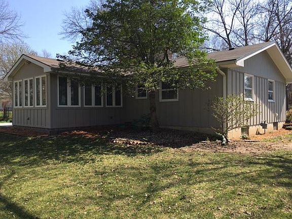 3rd image of 6 Holley Cir