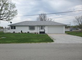 510 E Front St, Gilman, IL 60938