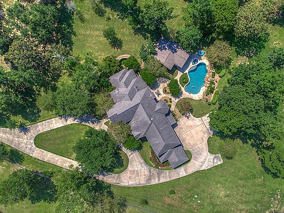 3rd image of 15252 Saddlewood Dr