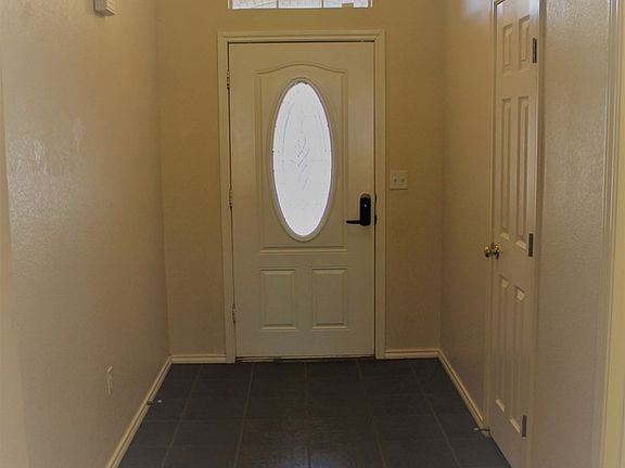 2nd image of 14 W Harvard Cir