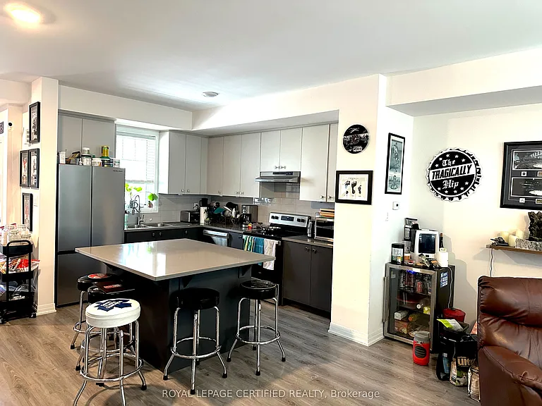 14 Ambereen Pl — Photo 8