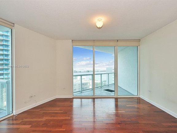3rd image of 480 NE 30th St APT 907